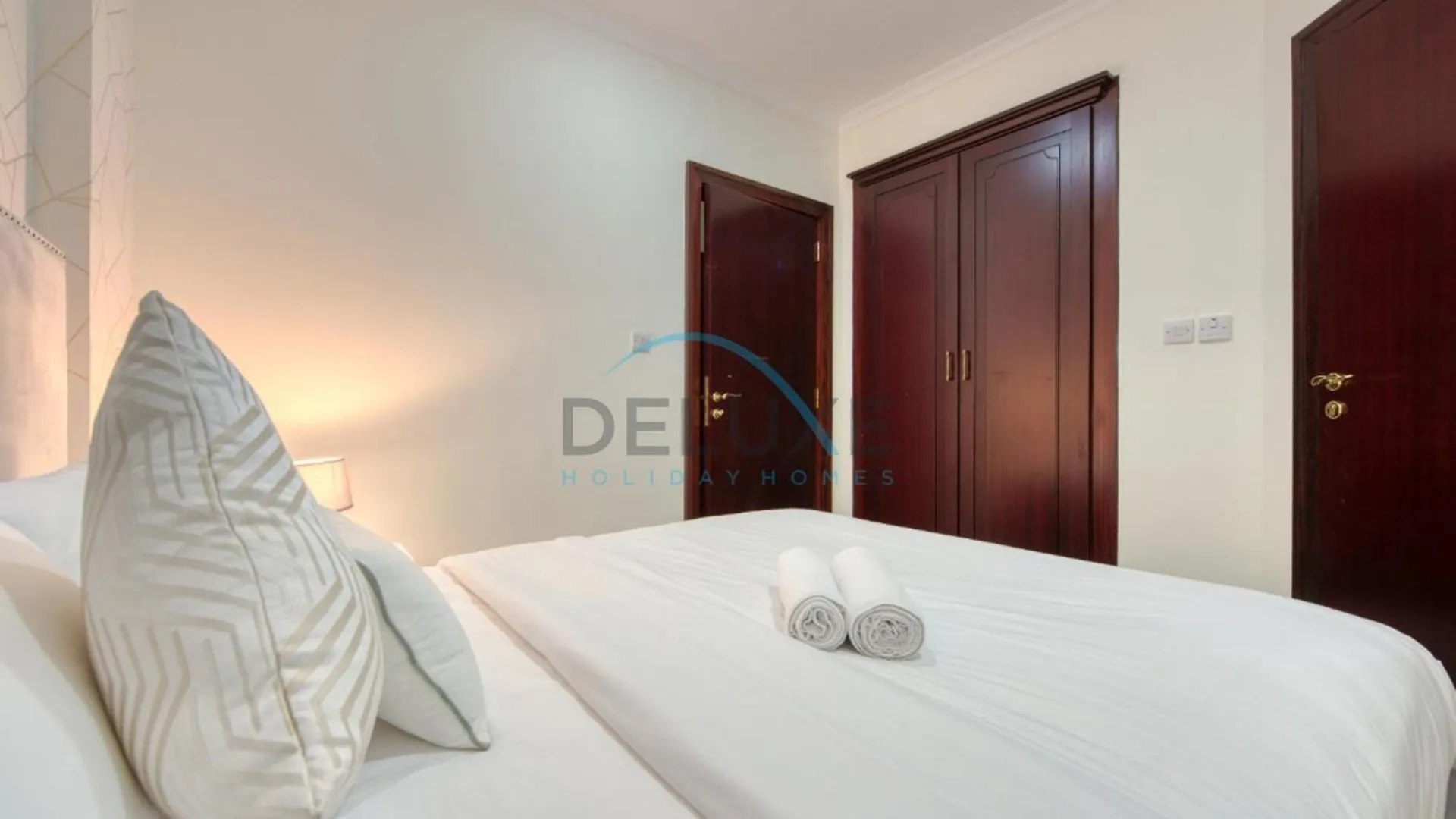 Apartment Prestigious 5Br Villa With Assistant Room And Private Pool In Frond O Palm Jumeirah By Deluxe Holiday Homes Dubai United Arab Emirates