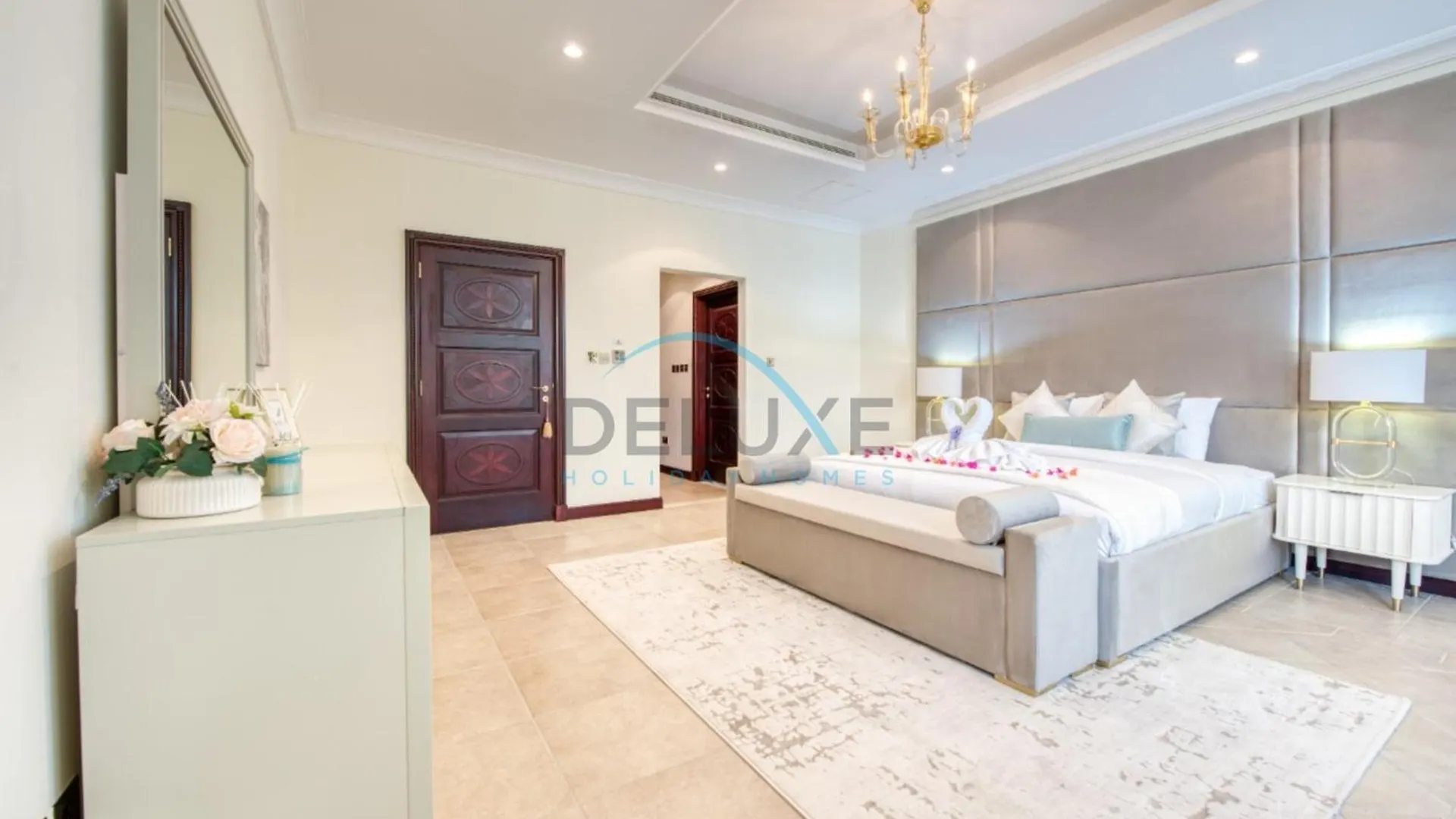 Apartment Prestigious 5Br Villa With Assistant Room And Private Pool In Frond O Palm Jumeirah By Deluxe Holiday Homes Dubai